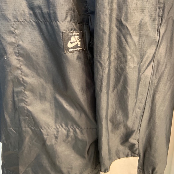 Nike running jacket - Picture 4 of 4